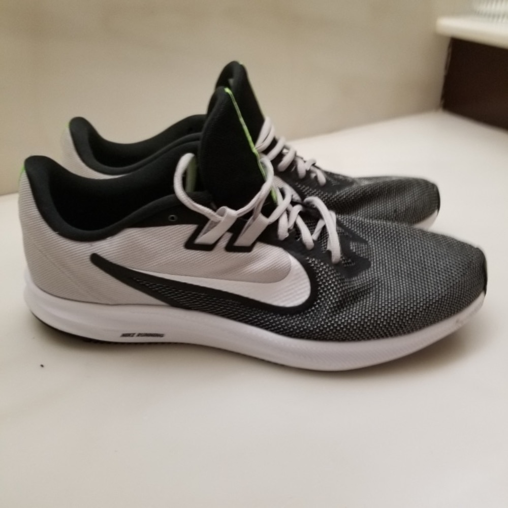 Nike Down shifter jogging sneaker